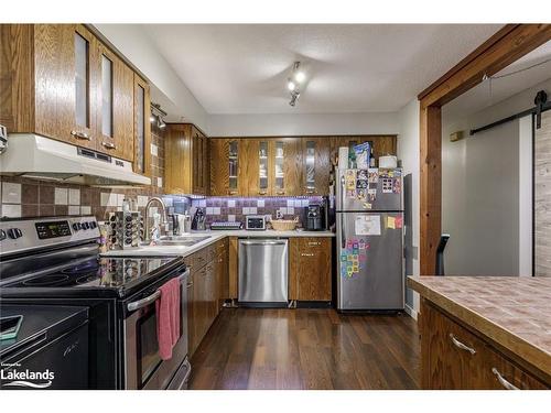 31 Courtice Crescent, Collingwood, ON - Indoor Photo Showing Kitchen With Stainless Steel Kitchen