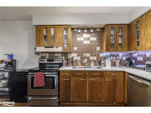 31 Courtice Crescent, Collingwood, ON - Indoor Photo Showing Kitchen With Stainless Steel Kitchen