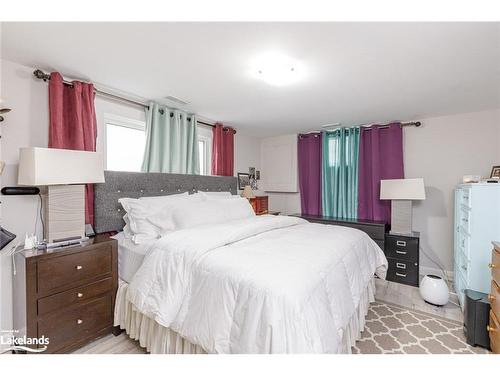 31 Courtice Crescent, Collingwood, ON - Indoor Photo Showing Bedroom