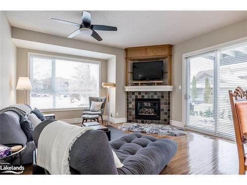 13-656 Johnston Park Avenue, Collingwood, ON - Indoor Photo Showing Living Room With Fireplace