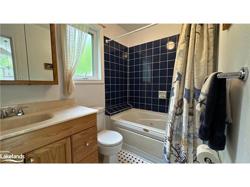 345 Puddicombe Road, Midland, ON - Indoor Photo Showing Bathroom