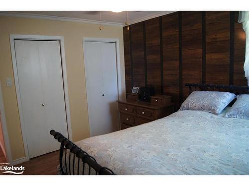 27 John Street, Burk'S Falls, ON - Indoor Photo Showing Bedroom