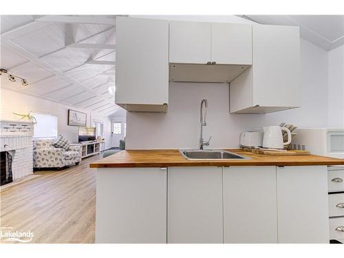 278 Coastline Drive, Wasaga Beach, ON - Indoor Photo Showing Kitchen