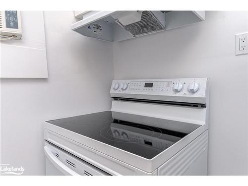 278 Coastline Drive, Wasaga Beach, ON - Indoor Photo Showing Laundry Room