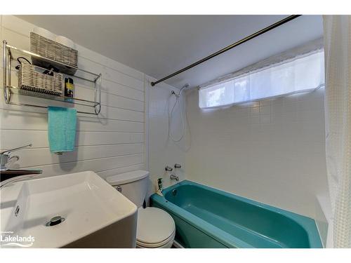 278 Coastline Drive, Wasaga Beach, ON - Indoor Photo Showing Bathroom