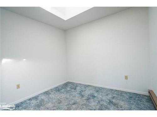 156 Santos Lane, Wasaga Beach, ON - Indoor Photo Showing Other Room