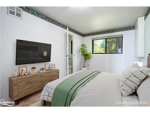 156 Santos Lane, Wasaga Beach, ON - Indoor Photo Showing Bedroom