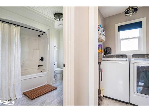 469018 Grey 31 Road, Feversham, ON - Indoor Photo Showing Laundry Room