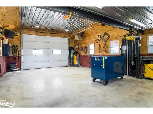 469018 Grey 31 Road, Feversham, ON - Indoor Photo Showing Garage