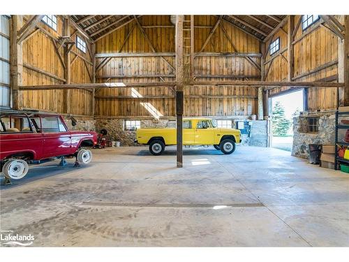 469018 Grey 31 Road, Feversham, ON - Indoor Photo Showing Garage