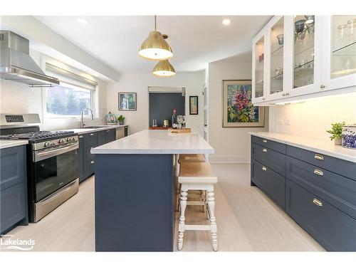 62 Lockhart Road, Collingwood, ON - Indoor Photo Showing Kitchen With Upgraded Kitchen