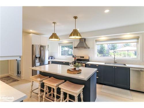 62 Lockhart Road, Collingwood, ON - Indoor Photo Showing Kitchen With Upgraded Kitchen