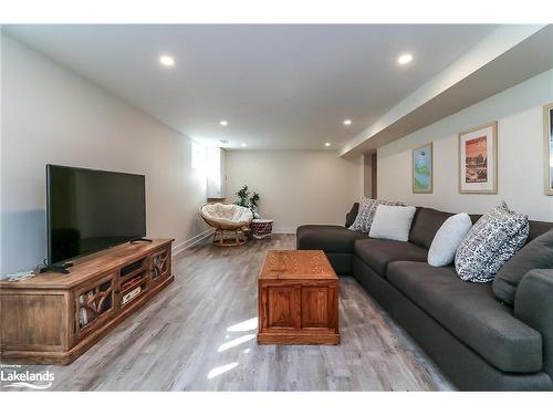 62 Lockhart Road, Collingwood, ON - Indoor Photo Showing Living Room