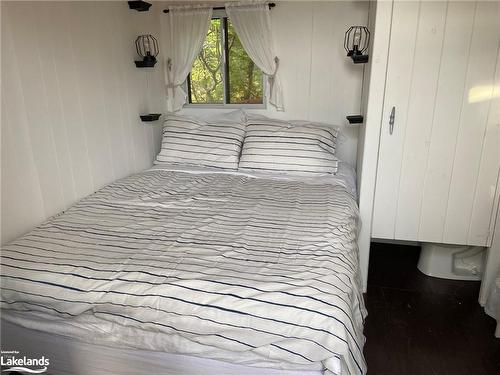 1260 Georgian Bay Island, Pointe Au Baril, ON - Indoor Photo Showing Bedroom