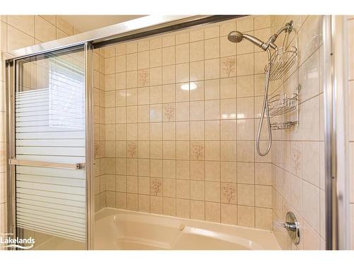 2A Wallis Street, Oro-Medonte, ON - Indoor Photo Showing Bathroom