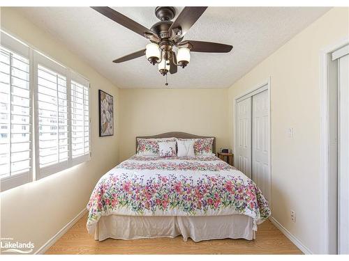 2A Wallis Street, Oro-Medonte, ON - Indoor Photo Showing Bedroom