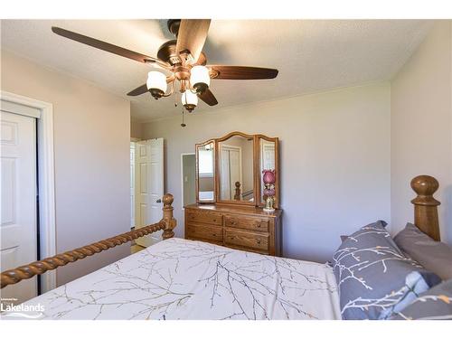 2A Wallis Street, Oro-Medonte, ON - Indoor Photo Showing Bedroom