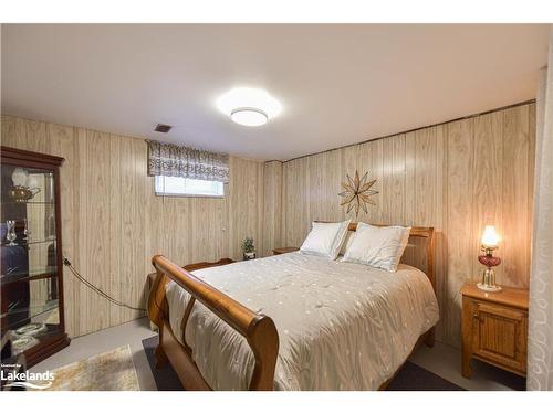 2A Wallis Street, Oro-Medonte, ON - Indoor Photo Showing Bedroom