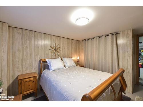 2A Wallis Street, Oro-Medonte, ON - Indoor Photo Showing Bedroom