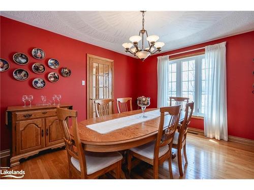 8485 Highway 93, Tiny, ON - Indoor Photo Showing Dining Room