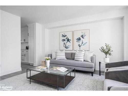 110 Emerson Way, Durham, ON - Indoor Photo Showing Living Room