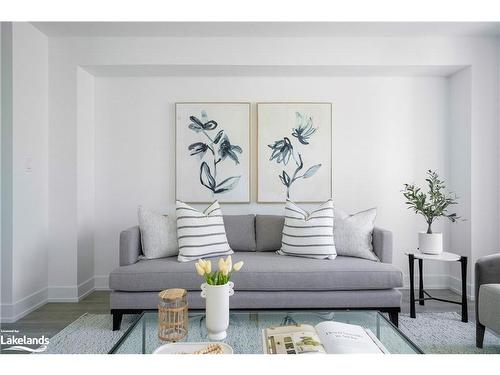 110 Emerson Way, Durham, ON - Indoor Photo Showing Living Room