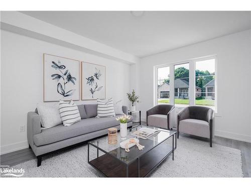 110 Emerson Way, Durham, ON - Indoor Photo Showing Living Room