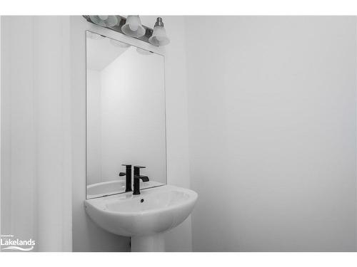 110 Emerson Way, Durham, ON - Indoor Photo Showing Bathroom