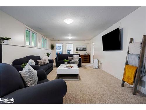 506097 Highway 89, Mulmur, ON - Indoor Photo Showing Living Room