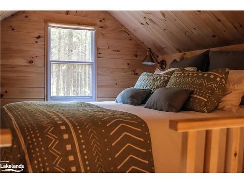 506097 Highway 89, Mulmur, ON - Indoor Photo Showing Bedroom