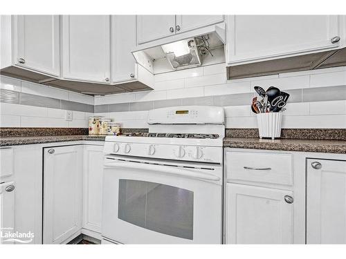 16 Alice Street, Hamilton, ON - Indoor Photo Showing Kitchen