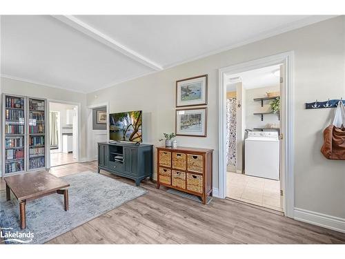 16 Alice Street, Hamilton, ON - Indoor Photo Showing Living Room