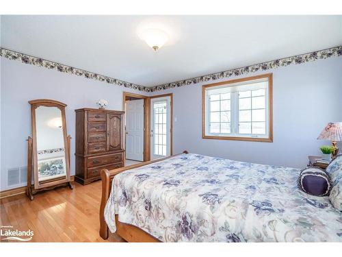 8485 Highway 93, Tiny, ON - Indoor Photo Showing Bedroom