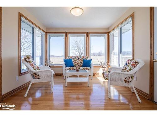 8485 Highway 93, Tiny, ON - Indoor Photo Showing Living Room