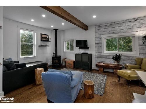 495529 2 Grey Road, Ravenna, ON - Indoor Photo Showing Living Room