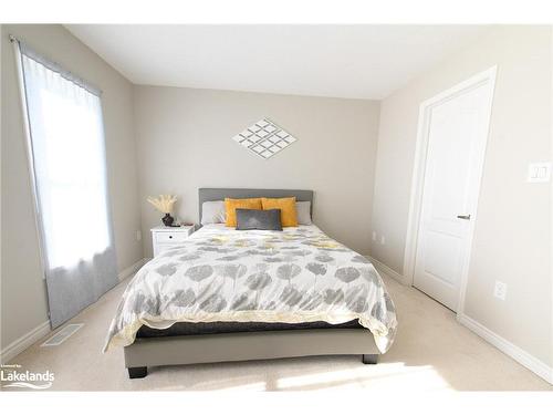 123 Sandhill Crane Drive, Wasaga Beach, ON - Indoor Photo Showing Bedroom