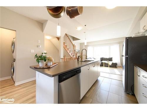 123 Sandhill Crane Drive, Wasaga Beach, ON - Indoor Photo Showing Kitchen With Double Sink