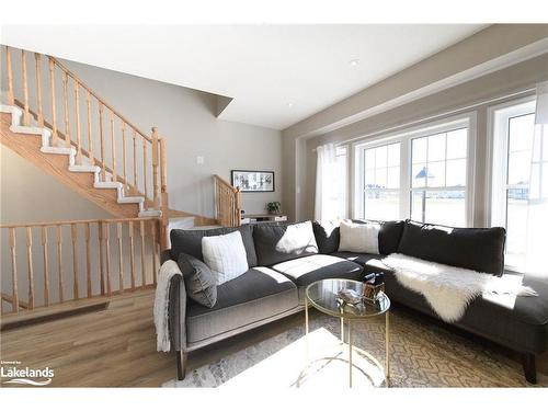 123 Sandhill Crane Drive, Wasaga Beach, ON - Indoor Photo Showing Living Room