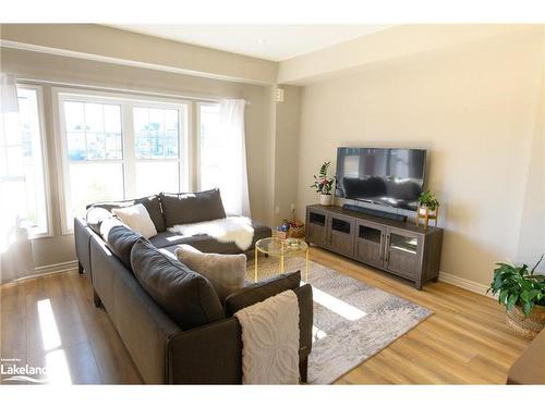 123 Sandhill Crane Drive, Wasaga Beach, ON - Indoor Photo Showing Living Room