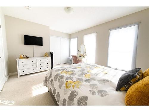 123 Sandhill Crane Drive, Wasaga Beach, ON - Indoor Photo Showing Bedroom