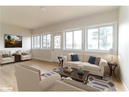 15 Hawthorne Drive, Innisfil, ON - Indoor Photo Showing Living Room