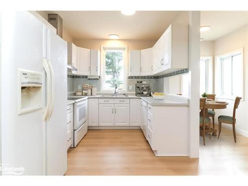 15 Hawthorne Drive, Innisfil, ON - Indoor Photo Showing Kitchen