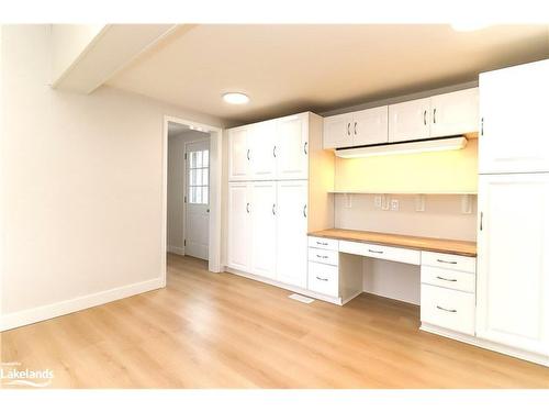 15 Hawthorne Drive, Innisfil, ON - Indoor Photo Showing Kitchen