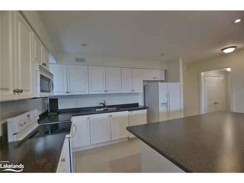 21 Waterview Road, Wasaga Beach, ON - Indoor Photo Showing Kitchen With Double Sink