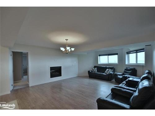 21 Waterview Road, Wasaga Beach, ON - Indoor Photo Showing Living Room