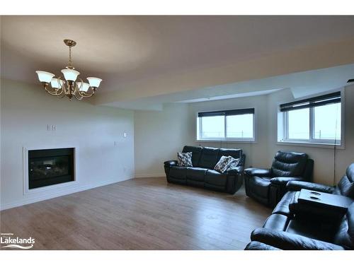 21 Waterview Road, Wasaga Beach, ON - Indoor Photo Showing Living Room