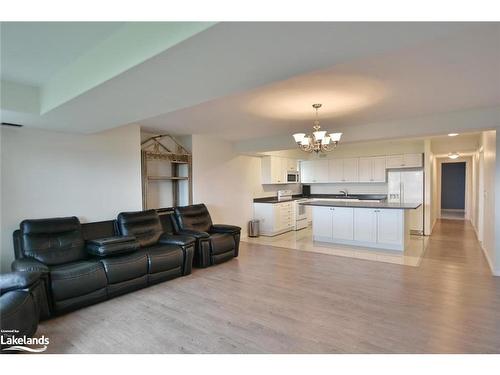 21 Waterview Road, Wasaga Beach, ON - Indoor Photo Showing Living Room