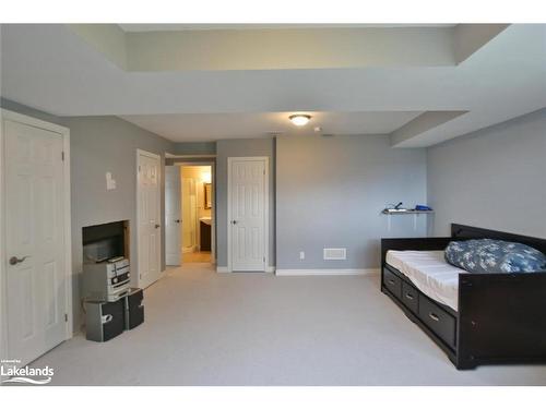 21 Waterview Road, Wasaga Beach, ON - Indoor Photo Showing Bedroom