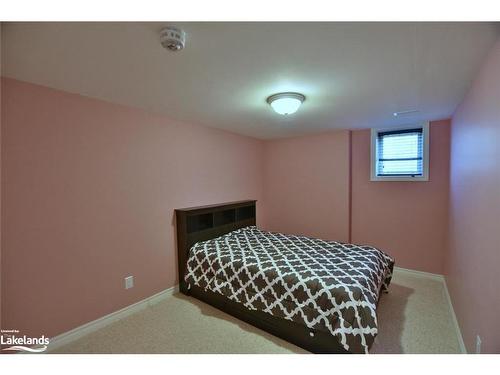 21 Waterview Road, Wasaga Beach, ON - Indoor Photo Showing Bedroom