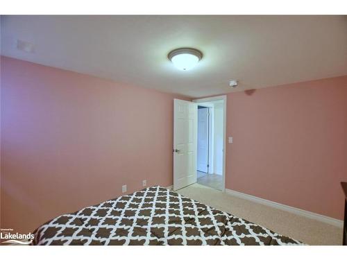 21 Waterview Road, Wasaga Beach, ON - Indoor Photo Showing Bedroom